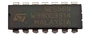Photographie d'un circuit intégré NE556